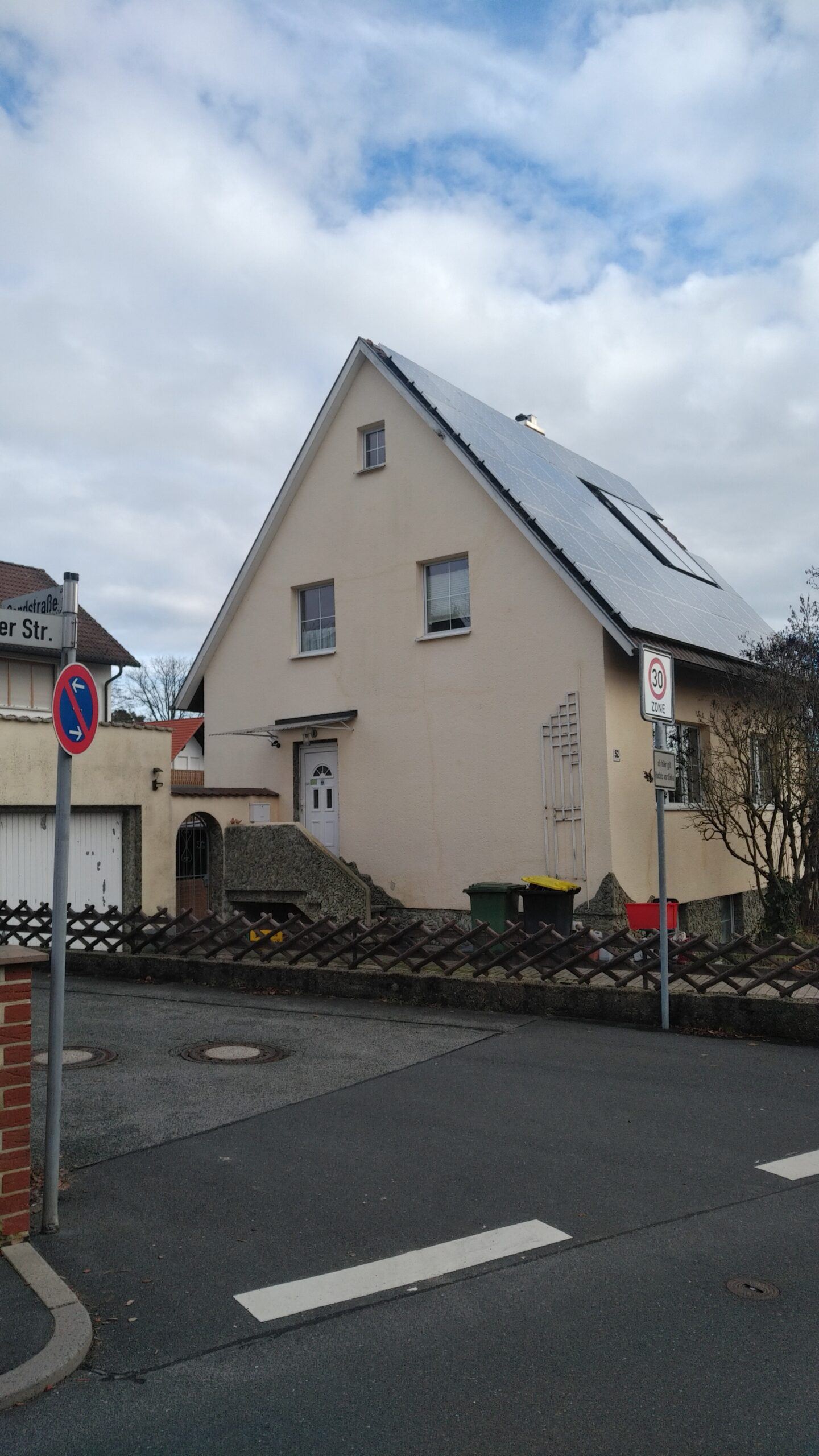 Vermitteltes Einfamilienhaus mit Photovoltaikanlage
