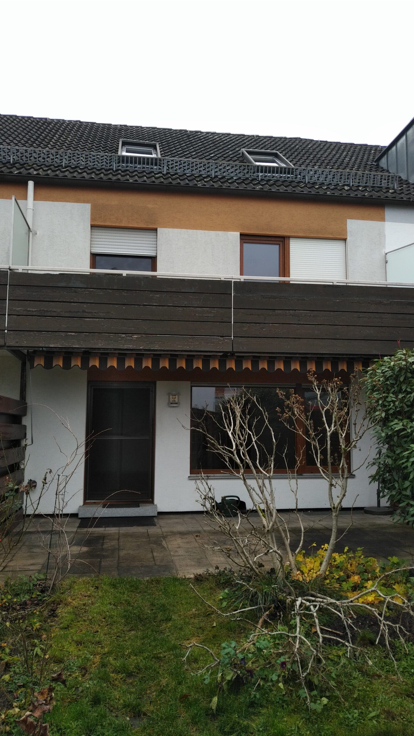 Vermitteltes Reihenhaus mit Balkon und Garten, Gartenseite