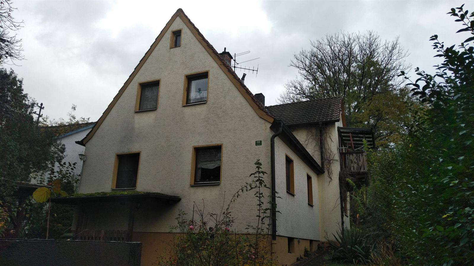 Vermitteltes sanierungsbedürftiges Einfamilienhaus mit Garten